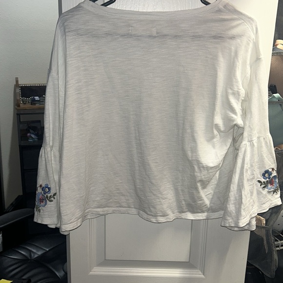 Crop bell sleeve blouse - Picture 4 of 4